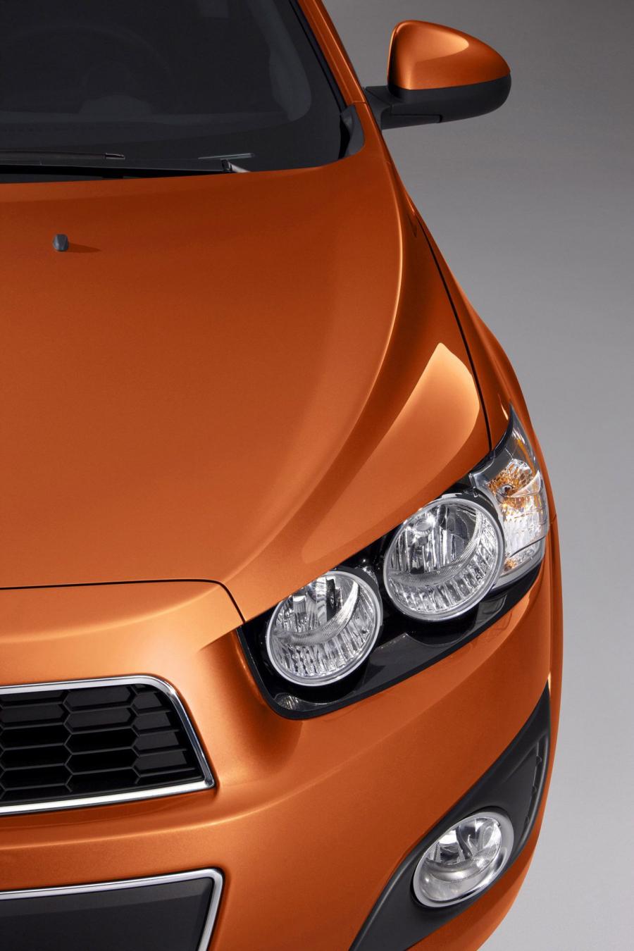  Chevrolet Sonic Hatchback 2012 года  (фото 4 из 13)